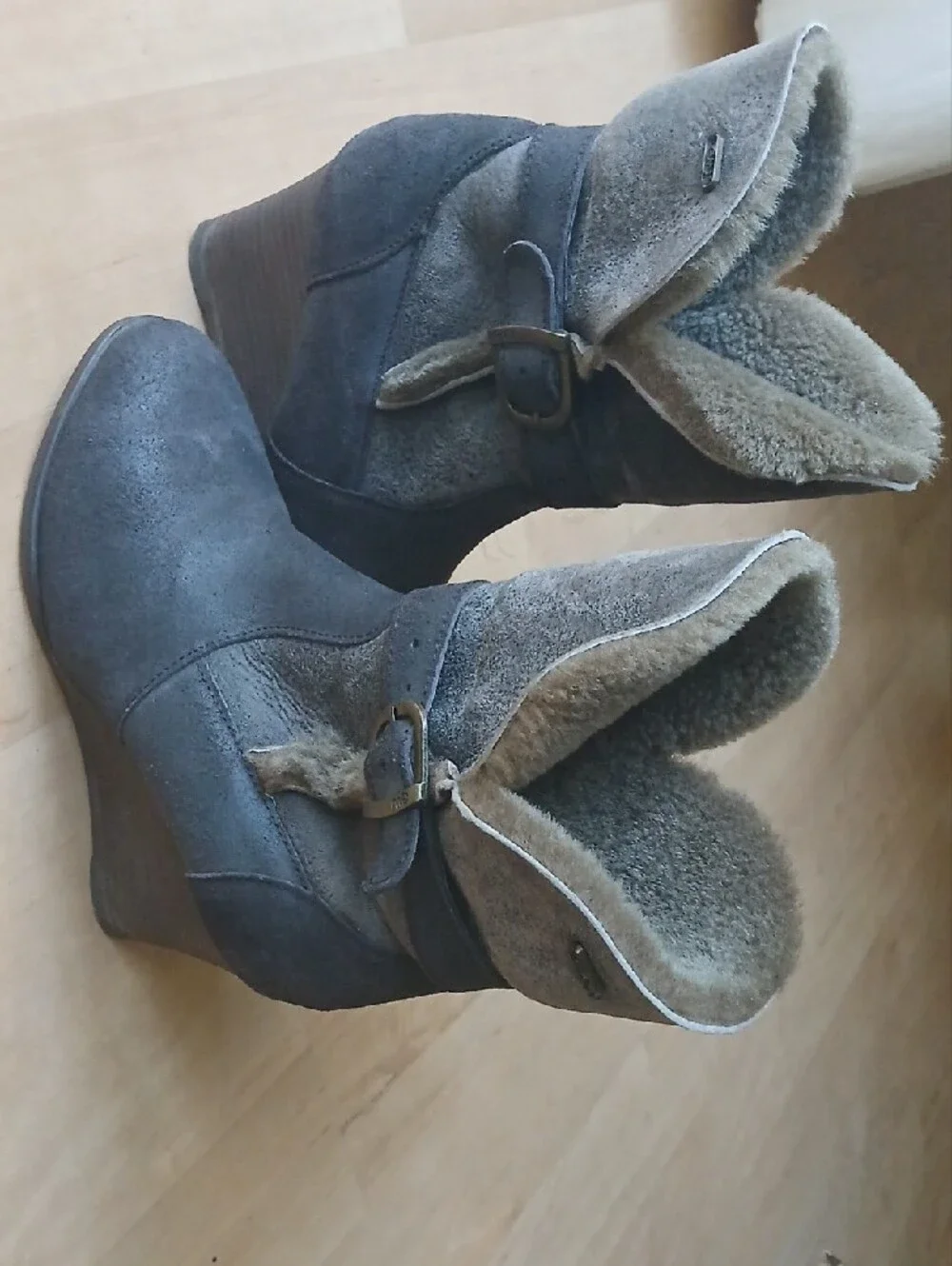 Emu wedge ankle